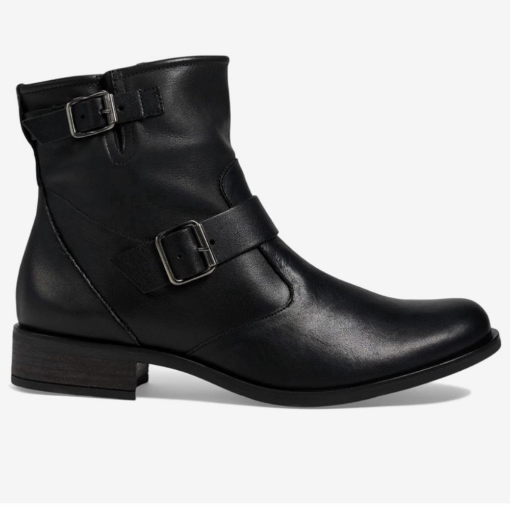 Black leather Bootie. US 6.5 Women Block Heel Booties